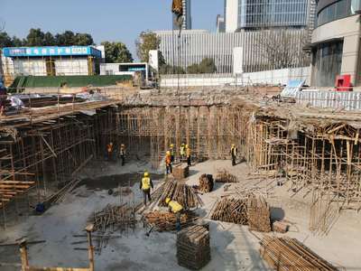 两手抓两手硬 | 记者实探南京建筑工地，如何织牢战疫“防护网”推进工程建设